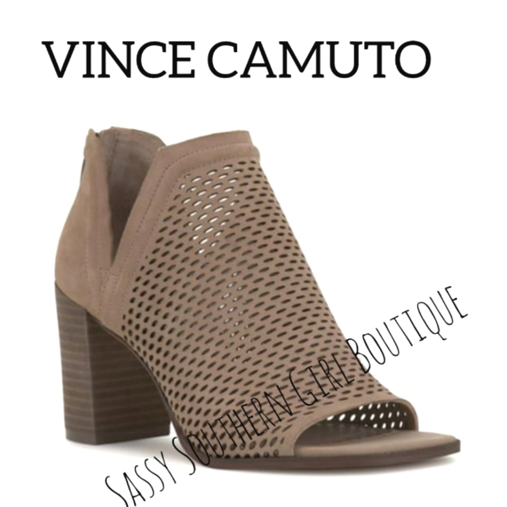 🆕⭐ VINCE CAMUTO tan suede booties